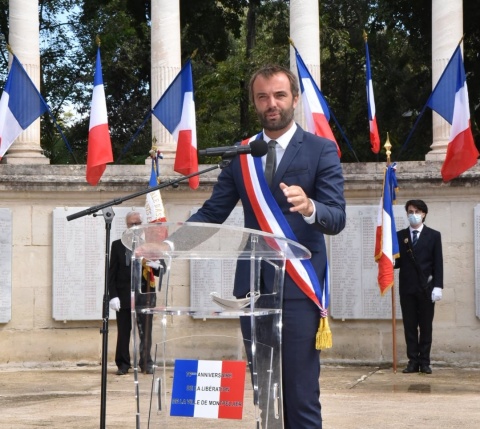 « Qui touche à un symbole doit nous trouver en face ! »