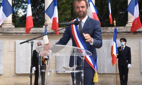 « Qui touche à un symbole doit nous trouver en face ! »
